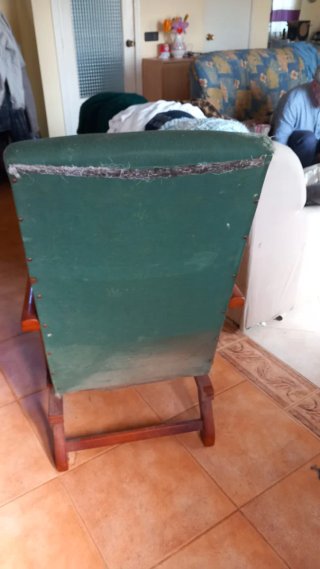 2 Mecedoras de Tela y Madera