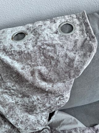 Cortinas de terciopelo grises.130/165