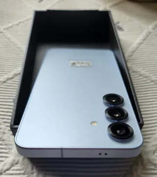 Samsung Galaxy S25 5G Icy Blue. NO ES EL S25 ULTRA