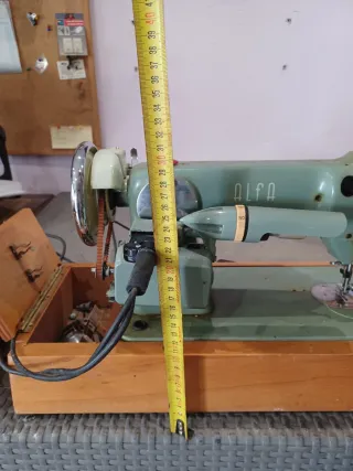 Máquina de coser Alfa vintage