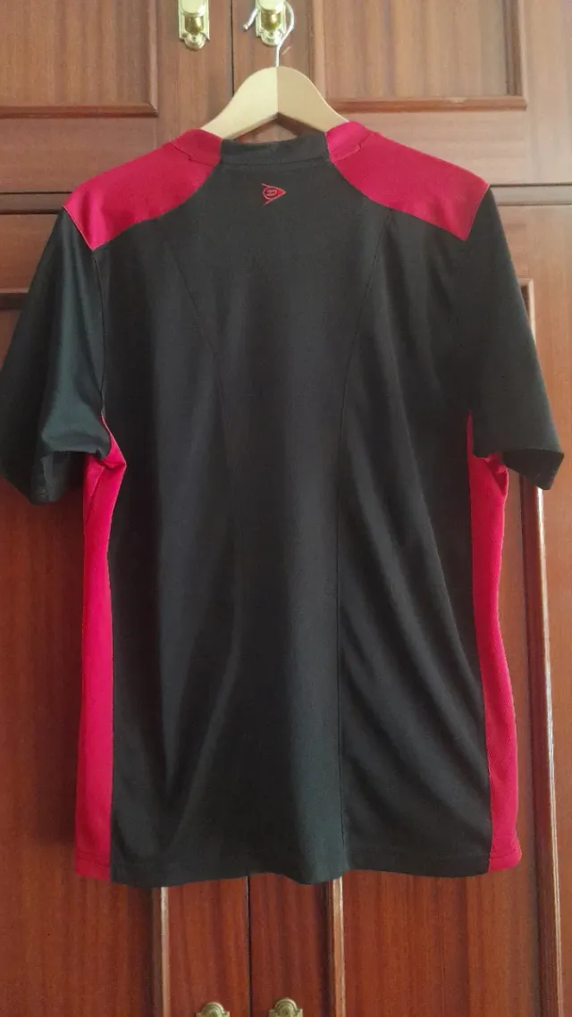 Camiseta Dunlop Hombre Negra y Roja