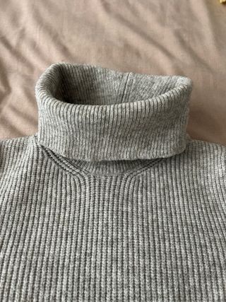 Jersey cuello alto gris forma reloj