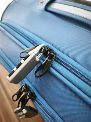 Maleta azul símil piel