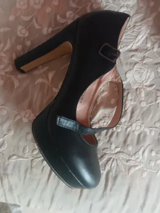 Zapatos de tacón negros con plataforma