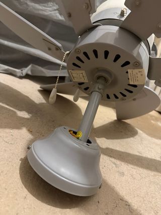 Ventilador de techo con luz gris