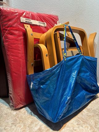 Sillón mecedora madera y tela roja URGE x MUDANZA