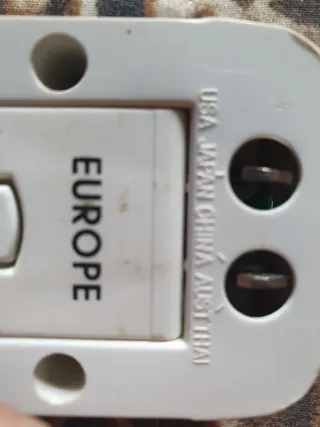 Adattatore Universale da Viaggio CE