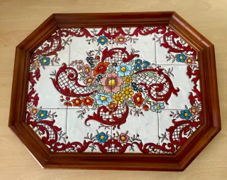 Vassoio decorativo in piastrelle e legno