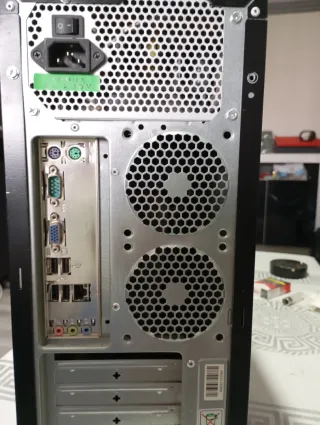 Torre PC Sobremesa Negra