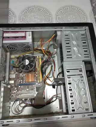 Torre PC Sobremesa Negra