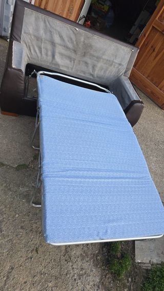 SOFÁ CAMA en buen estado - SIN MANCHAS SIN OLORES