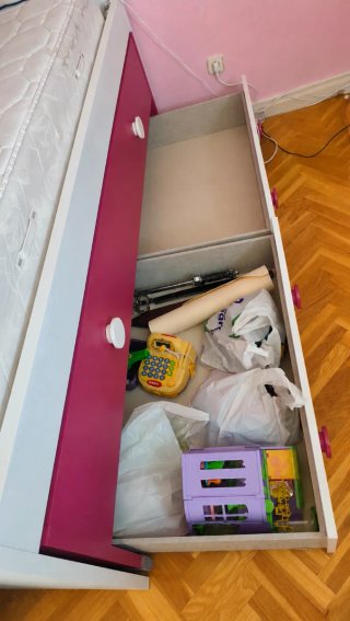 Cama infantil con cama extra y almacenaje