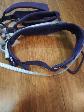 Arnés de escalada Petzl mujer, modelo LUNA. Casco