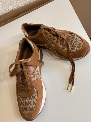 Zapatillas Michael Kors Marrones y Doradas
