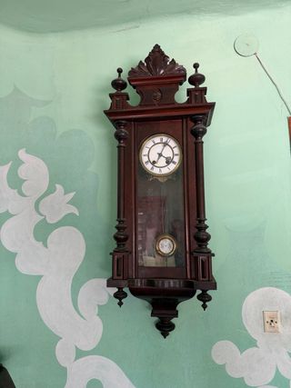 Reloj de Pared Antiguo de Madera