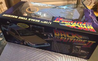 Modellino DeLorean Ritorno al Futuro 2 Luci