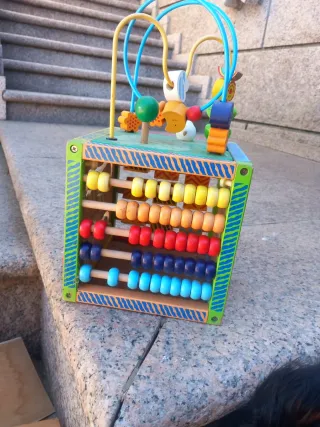 Cubo de actividades infantil de madera