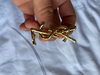 Broche dorato Yves Saint Laurent