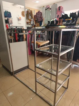 Burro expositor con estanterías