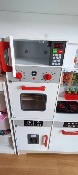 Cocinita de madera grande