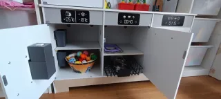 Cocinita de madera grande