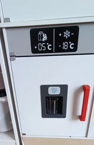 Cocinita de madera grande