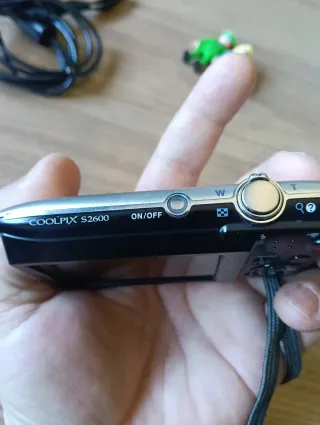 Cámara Nikon Coolpix S2600 14MP Plata