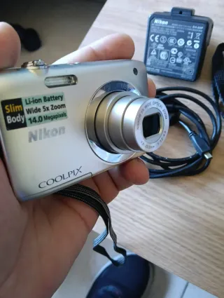 Cámara Nikon Coolpix S2600 14MP Plata