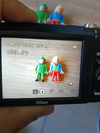 Cámara Nikon Coolpix S2600 14MP Plata