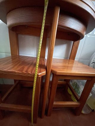 Set tavolo e 2 sgabelli in legno