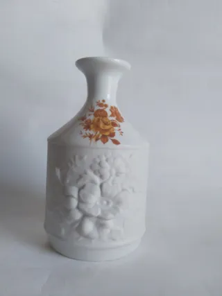 Jarrón de porcelana blanco y naranja