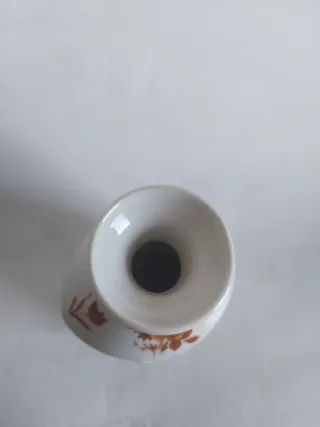 Jarrón de porcelana blanco y naranja
