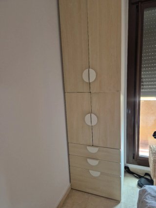Armario modular beige y blanco
