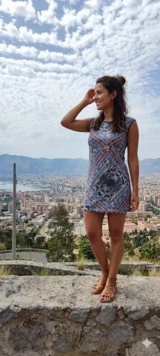 Vestido corto multicolor con lentejuelas