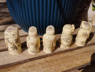 Netsuke hueso policromado firmado