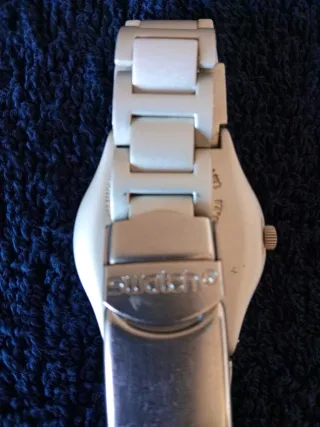 Reloj Swatch Irony Blanco y Plateado