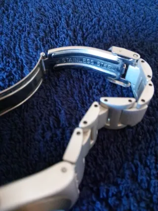 Reloj Swatch Irony Blanco y Plateado