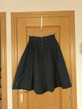 Falda midi capa evasé espectacular