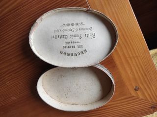 Caja decorativa niño y perro