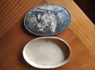 Caja decorativa niño y perro