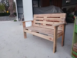 Banco de madera rústico