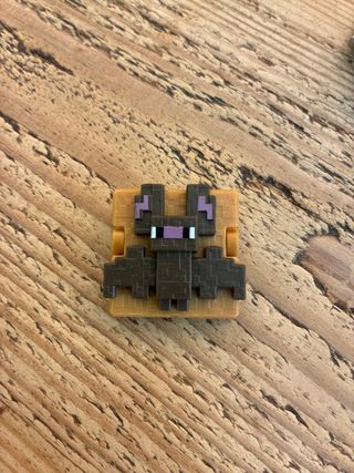 Muñeco Minecraft Kinder Joy Murciélago