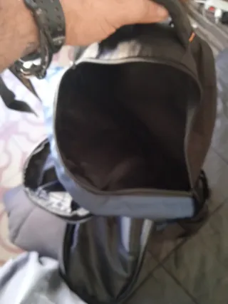 Mochila de viaje azul y marrón