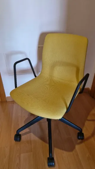 Silla de oficina Actiu amarilla