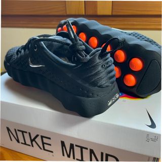 Nike Mind 002 Black Hyper Crimson 42