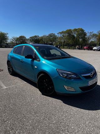Opel Astra  2011
