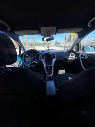 Opel Astra  2011