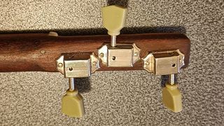 Pot guitar – chitarra da pentola in stagno