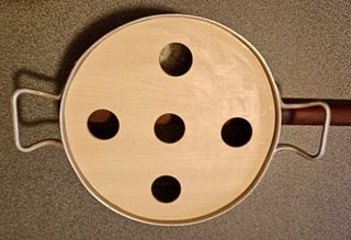 Pot guitar – chitarra da pentola in stagno
