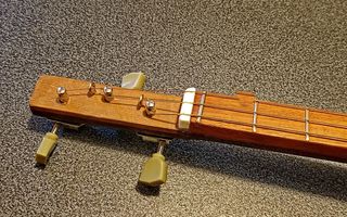 Pot guitar – chitarra da pentola in stagno